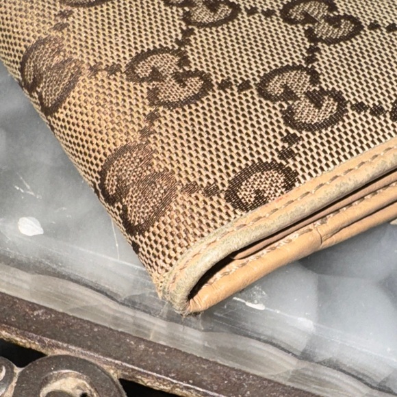 Gucci Beige Monogram Wallet - Picture 6 of 17